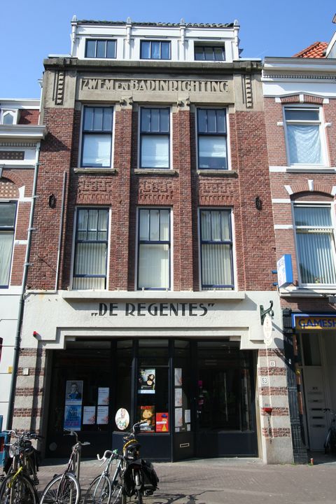 Regentes Theater, voorheen Zwembad